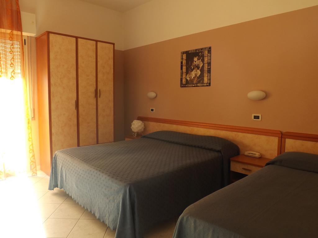 Hotel Danubio San Mauro Mare Екстер'єр фото